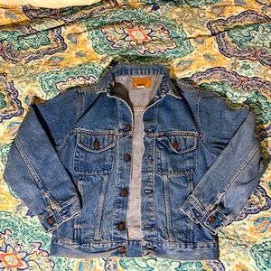 Vintage Gap denim jacket. Size medium